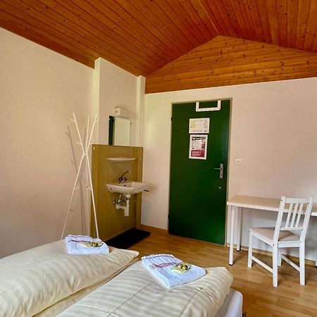 Alpine Base Hostel - Adults Only เลาเทอร์บรุนเนน ภายนอก รูปภาพ