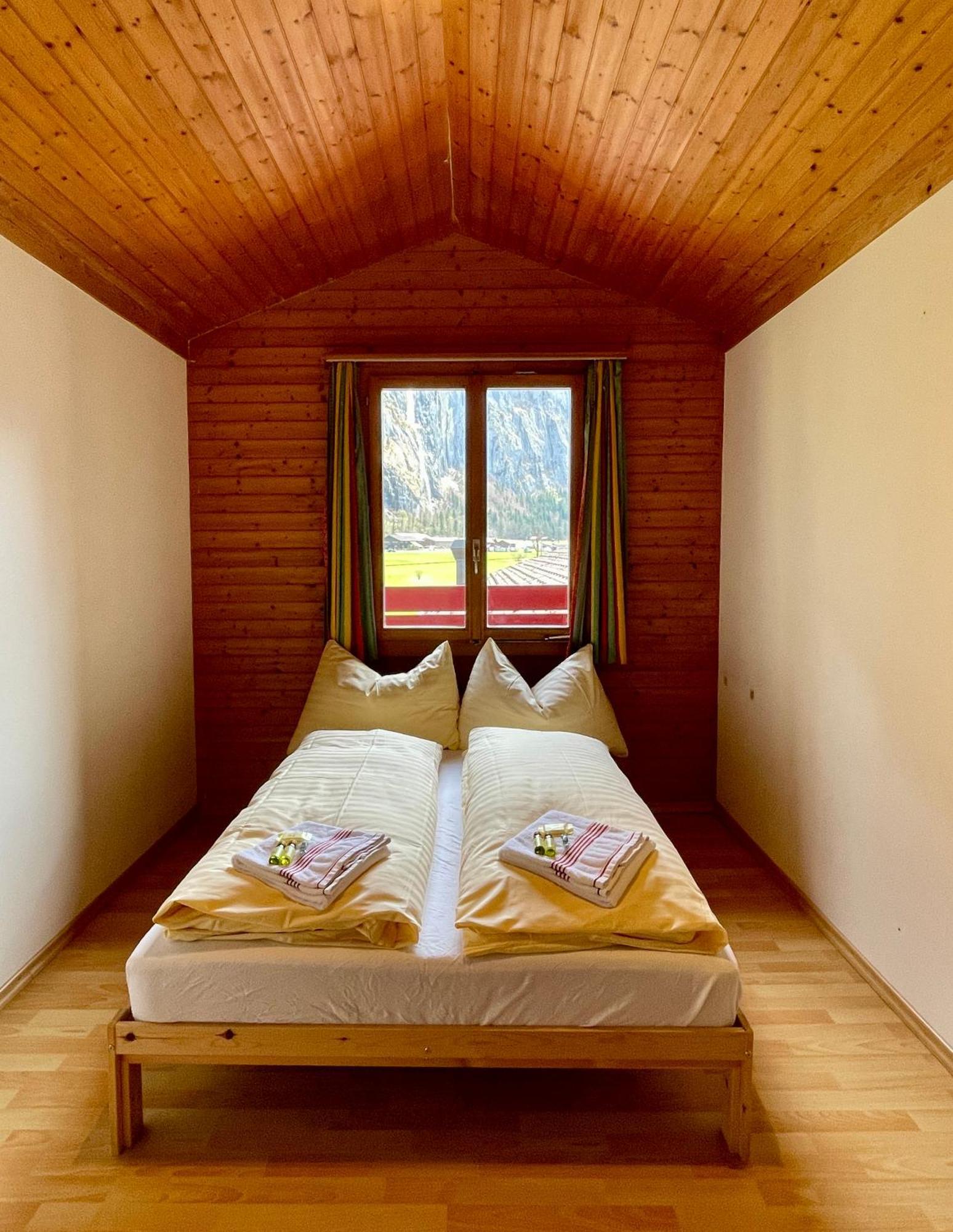 Alpine Base Hostel - Adults Only เลาเทอร์บรุนเนน ภายนอก รูปภาพ