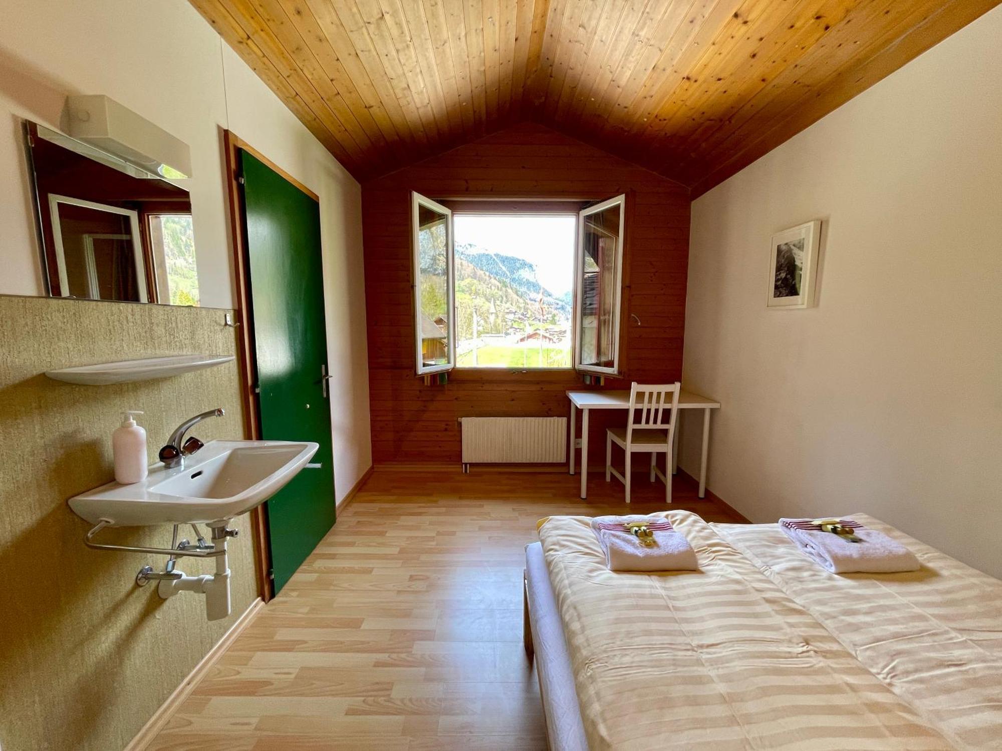 Alpine Base Hostel - Adults Only เลาเทอร์บรุนเนน ภายนอก รูปภาพ