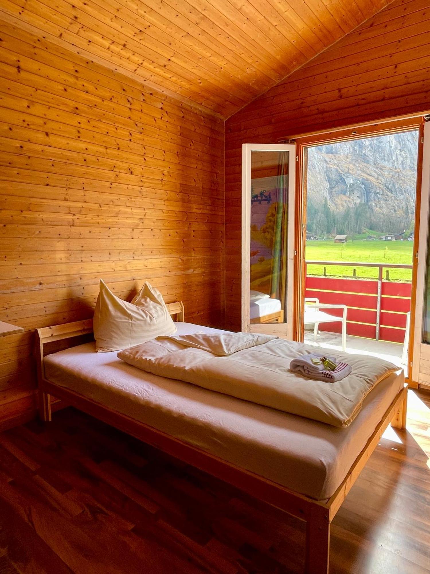 Alpine Base Hostel - Adults Only เลาเทอร์บรุนเนน ภายนอก รูปภาพ