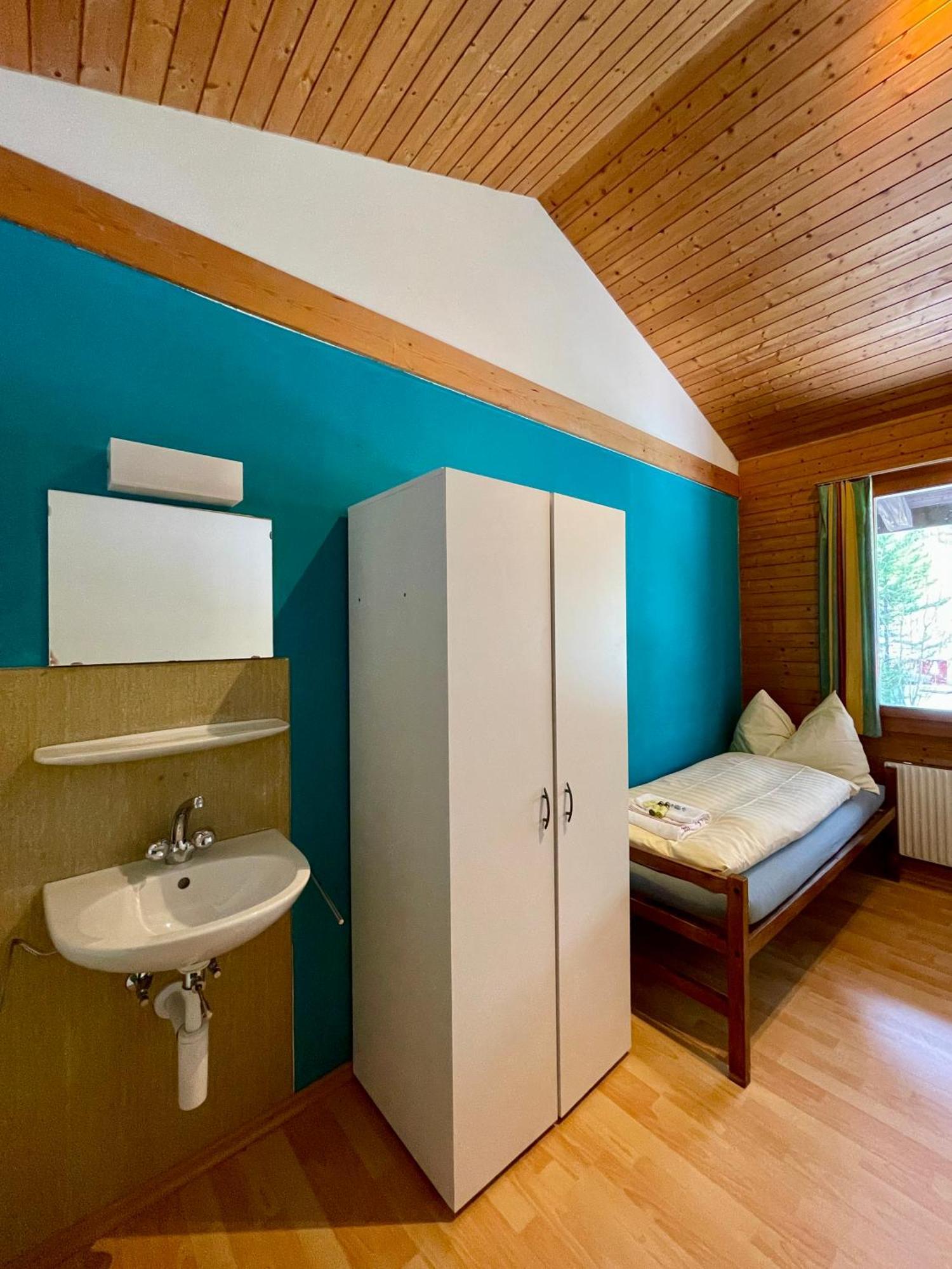 Alpine Base Hostel - Adults Only เลาเทอร์บรุนเนน ภายนอก รูปภาพ